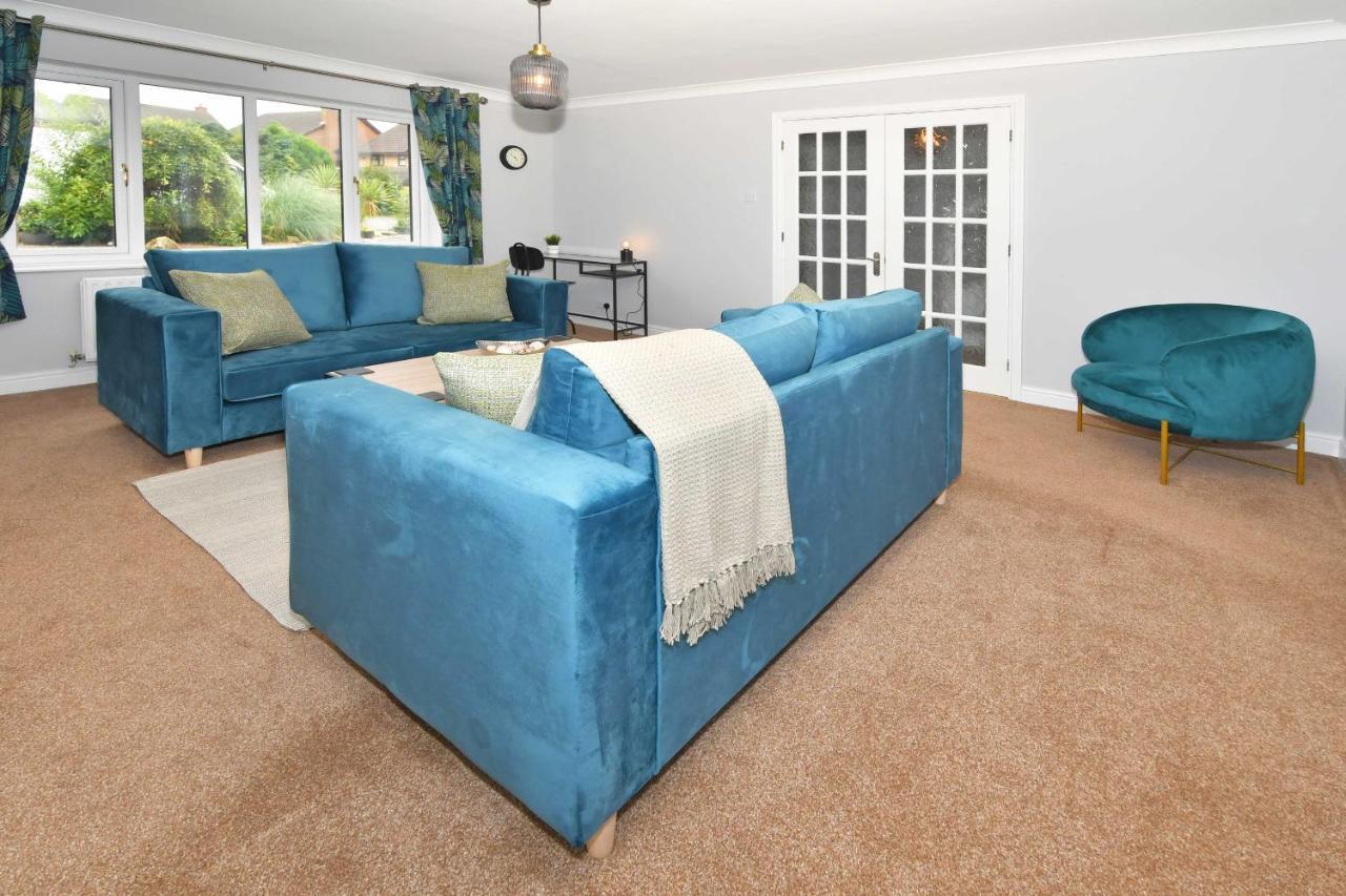 The Glade By Yourstays Huge Single Detached Holiday Home With Big Garden Newcastle-under-Lyme Exterior photo